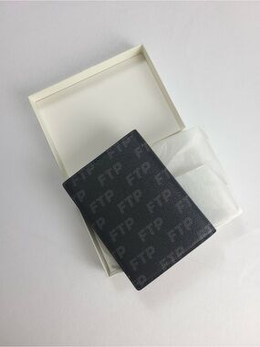 FTP LOGO RÉPÉTÉ PASSPORT HOLDER FTP DAMIER PASSPORT (BLACK) Brand New 2024